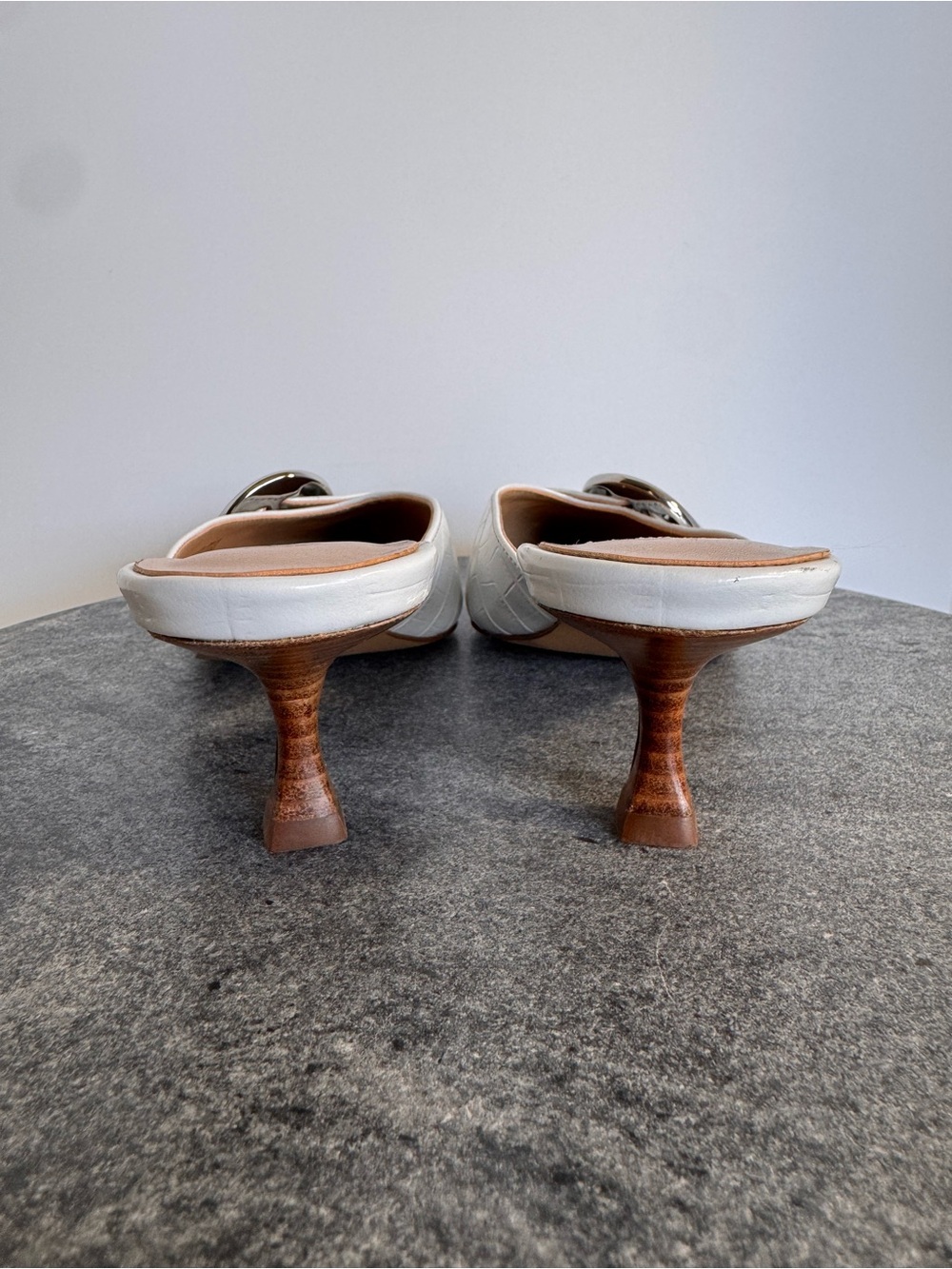 Ann Taylor White Leather Silver Pointed Toe Kitten Heels 6.5 - Picture 4 of 13